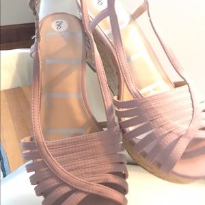 SOLD  Light pink wedge sandals 👡